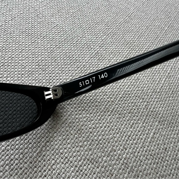 ROBERI & FRAUD Black Frances Sunglasses - Picture 13 of 16